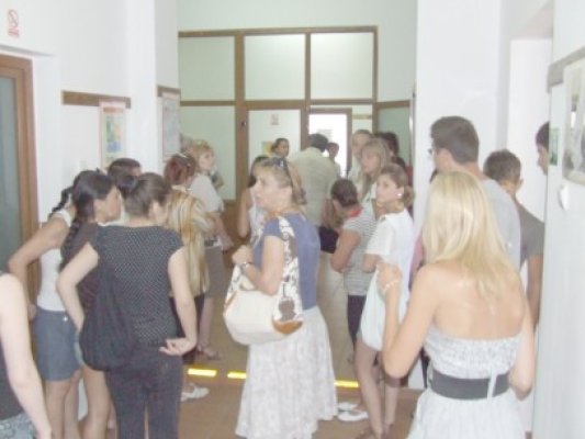 Suplinitorii au dat concurs pentru posturi